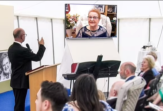 κηδεία ολόγραμμα