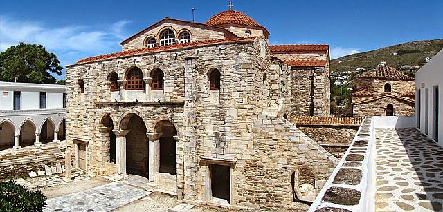 εκατονταπυλιανη παρος