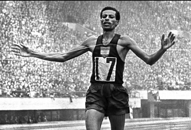 Ο Ολυμπιονίκης Αμπέμπε Μπικίλα