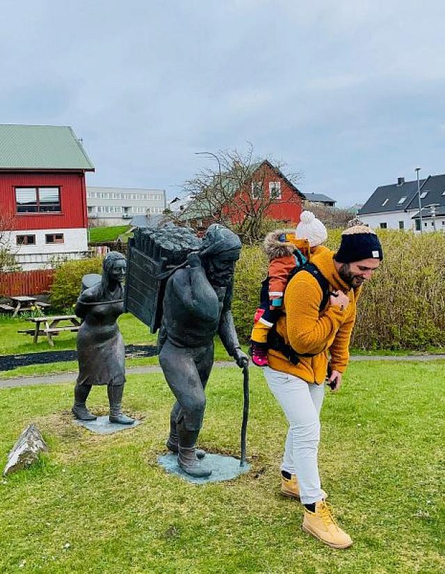 Μωρό ταξιδεύει ανά τον κόσμο