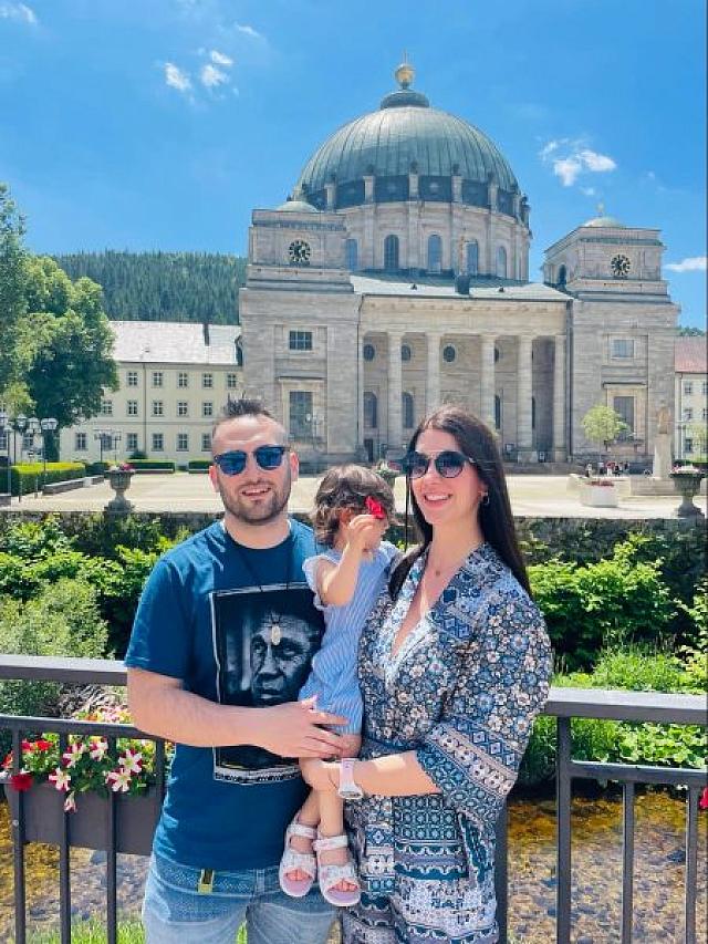 Μωρό ταξιδεύει ανά τον κόσμο