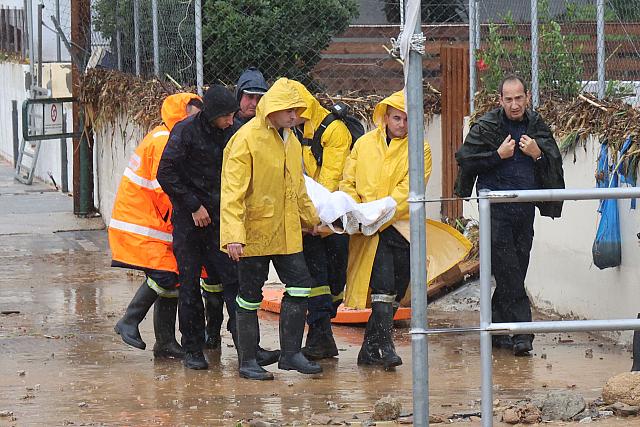 Ηράκλειο - τραγωδία: Μετά το νεκρό άνδρα ψάχνουν απεγνωσμένα για τη γυναίκα που αγνοείται