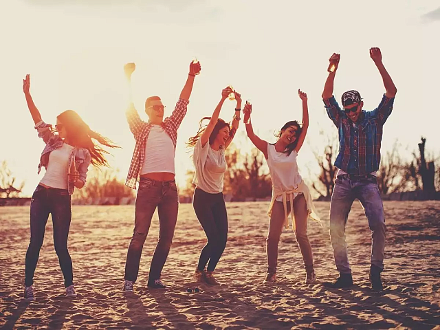 χαρά,ευτυχία,χαρούμενοι άνθρωποι