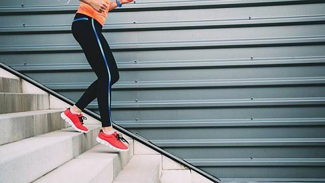 κατέβασμα σκάλας