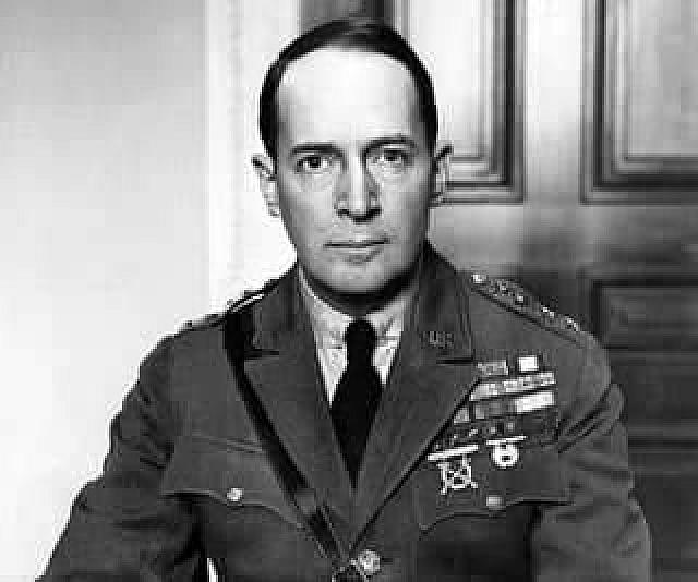 Ο Ντάγκλας Μακάρθουρ