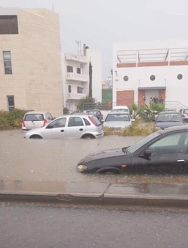 Πλημμυρισμένοι δρόμοι στο Ηράκλειο