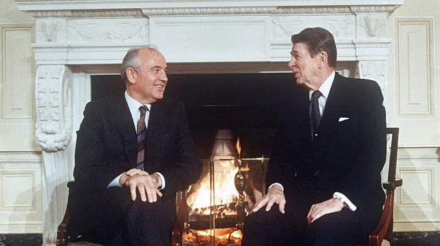 Ο Ρόναλντ Ρήγκαν και ο Μιχαήλ Γκορμπατσόφ