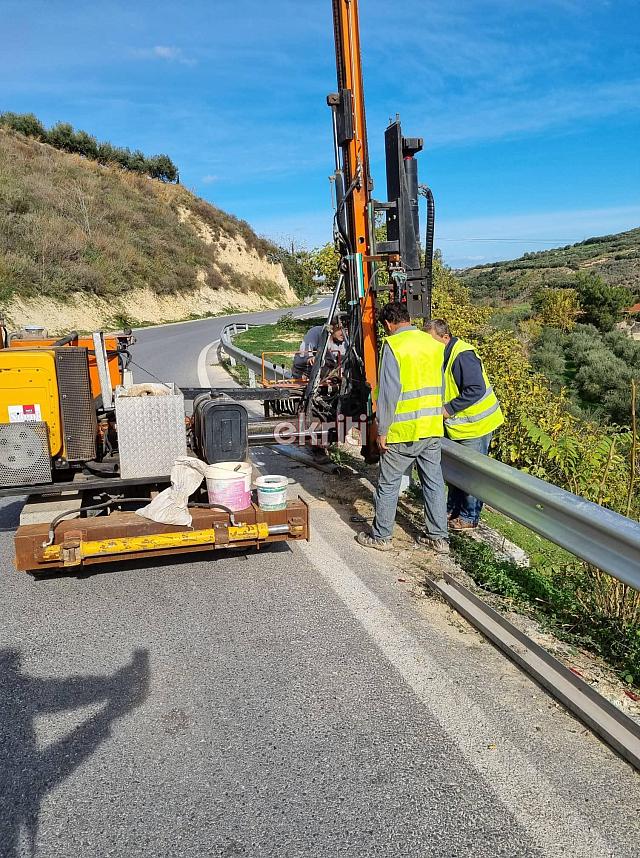 Έφτιαξαν τις προστατευτικές μπάρες στην επαρχιακή οδό
