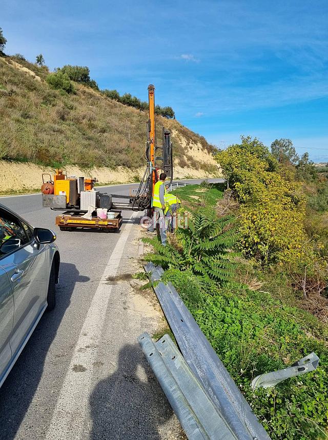 Έφτιαξαν τις προστατευτικές μπάρες στην επαρχιακή οδό