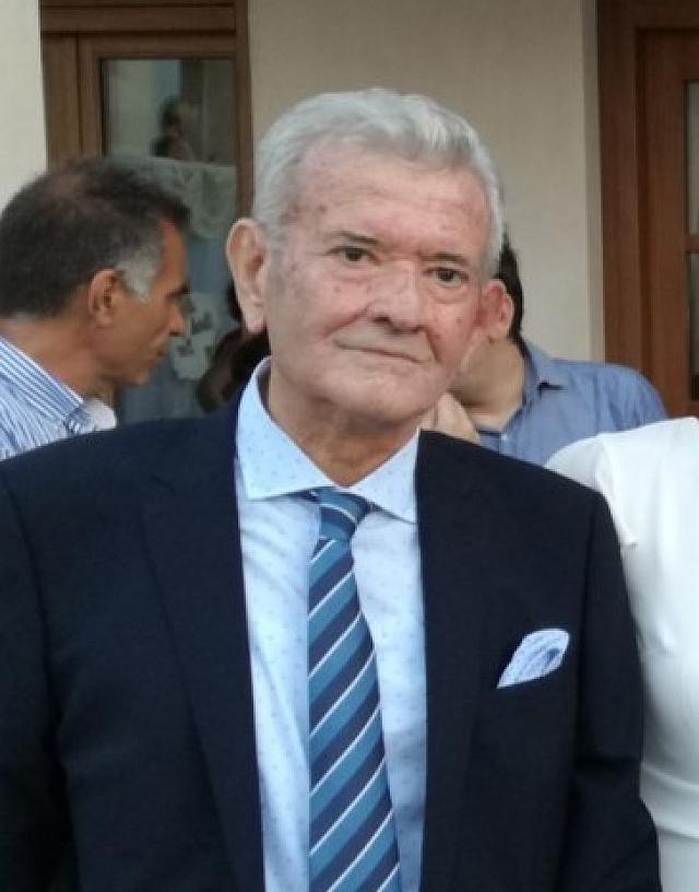 Μανώλης Νταμπάκης