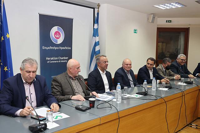 Σταϊκούρας - Ηράκλειο: Την επιχειρηματικότητα αυτή η κυβέρνηση μπορεί να την κοιτάει στα μάτια