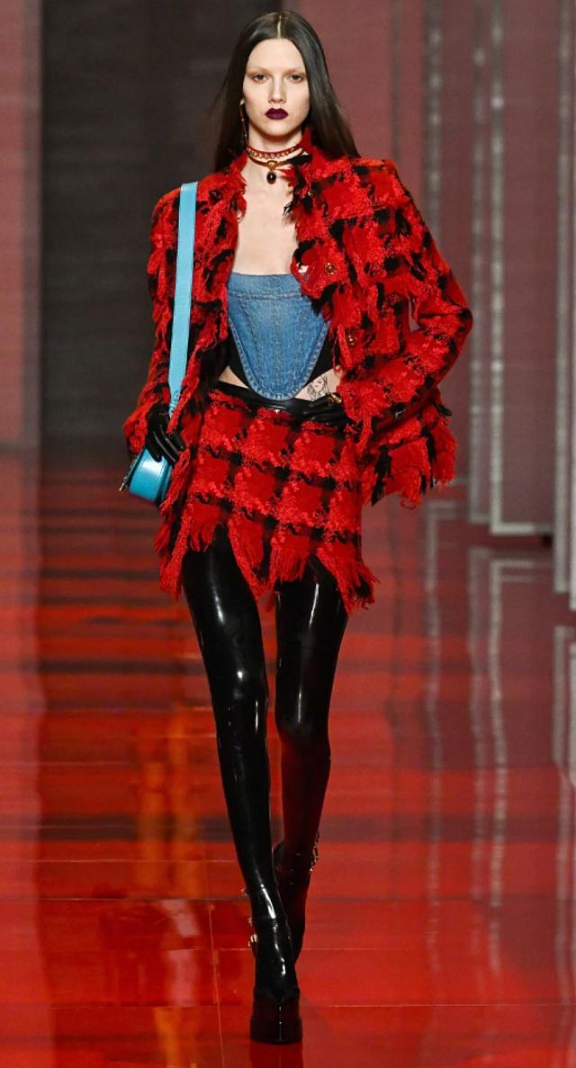 κοκκινη φουστα 