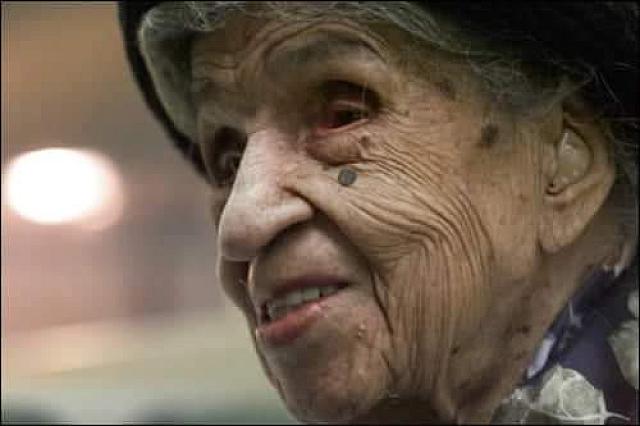 Η υπεραιωνόβια Έμμα Τίλμαν (γεννήθηκε το 1892 και πέθανε το 2007, σε ηλικία 115 ετών)