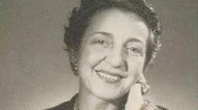 Η Δώρα Στράτου