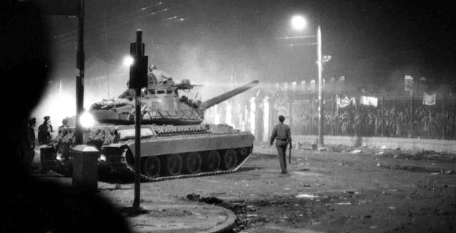 Σαν σήμερα το 1973, η Απριλιανή χούντα κατέστειλλε την εξέγερση στο Πολυτεχνείο