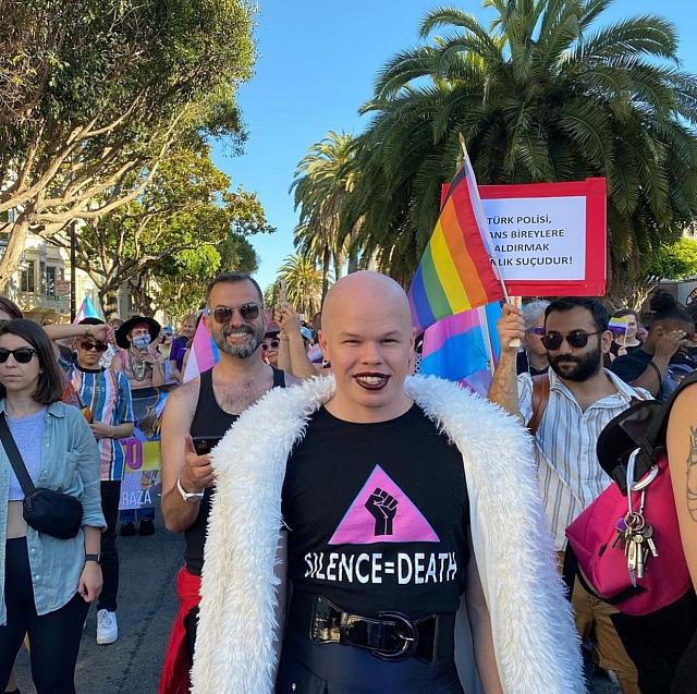 ΑΞΙΩΜΑΤΟΥΧΟΣ1