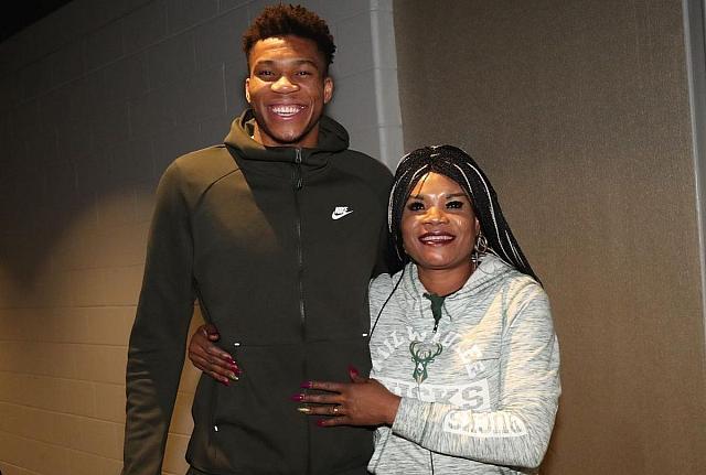  Γιάννης Αντετοκούνμπο