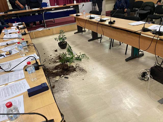 Δήμος Γόρτυνας: Συνεδρίαση Γης Μαδιάμ - Πιάστηκαν στα χέρια οι σύμβουλοι 