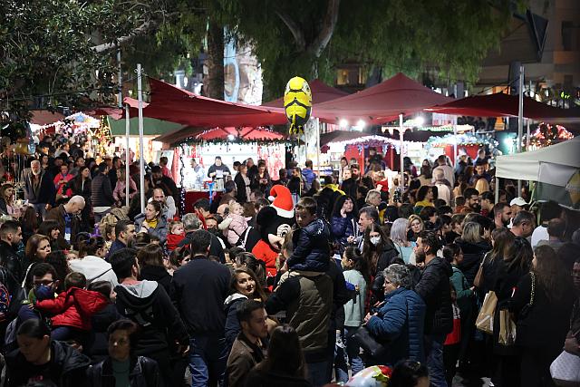 Ηράκλειο: Εντυπωσιακές εκδηλώσεις και φωταγώγηση του Χριστουγεννιάτικου δέντρου