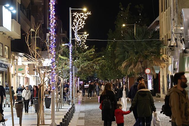 Ηράκλειο: Στολισμένη σαν ...βγαλμένη από παραμύθι η πόλη ετοιμάζεται για τα Χριστούγεννα