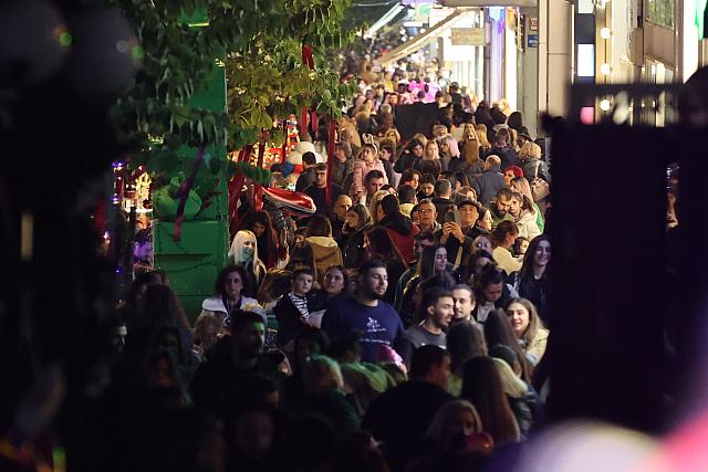 Ηράκλειο: Εντυπωσιακές εκδηλώσεις και φωταγώγηση του Χριστουγεννιάτικου δέντρου