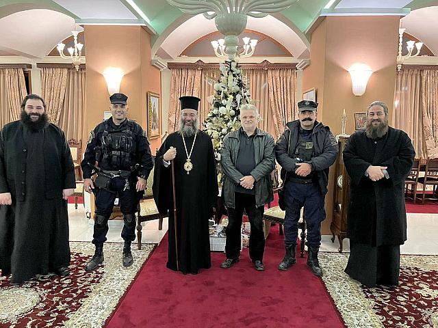 Μητροπολίτης Ρεθύμνου: Ευχαριστεί τους αστυνομικούς του ΤΑΕ για τη δωρεά των οικίσκων