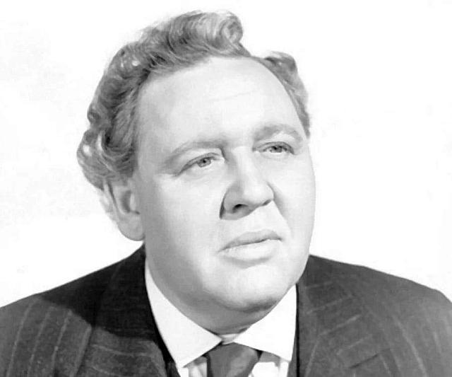 Ο Τσαρλς Λότον