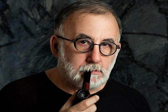 Ο Θάνος Μικρούτσικος