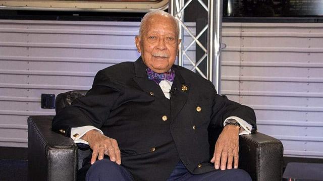 Ο Ντέιβιντ Ντίνκινς