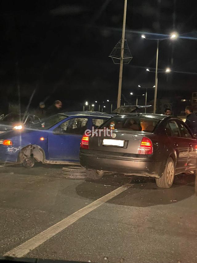 Σφοδρή σύγκρουση αυτοκινήτων