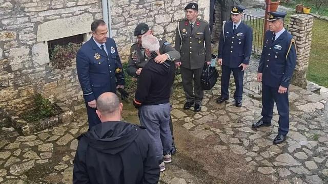 Πτώση Phantom F-4: Την οικογένεια του 29χρονου υποσμηναγού επισκέφτηκε ο Φλώρος