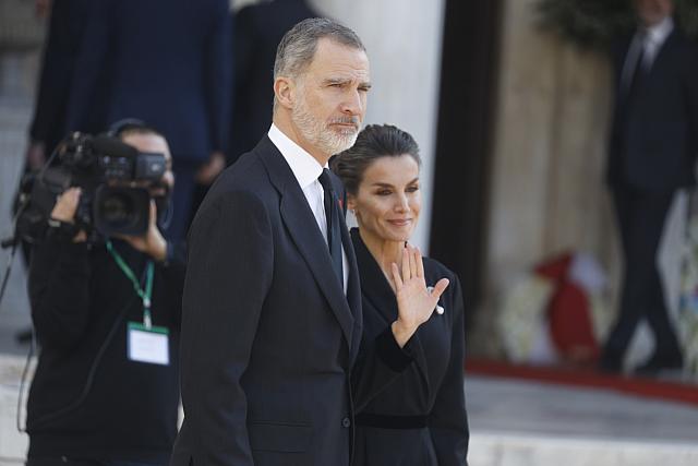 κηδεία τέως