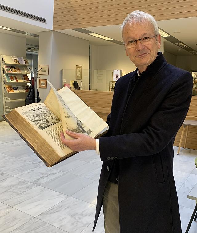 Μάνος Τσάκωνας