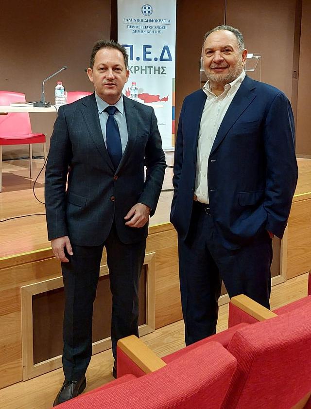 ΠΕΔ Κρήτης: Τα προβλήματα της Αυτοδιοίκησης στον Στέλιο Πέτσα