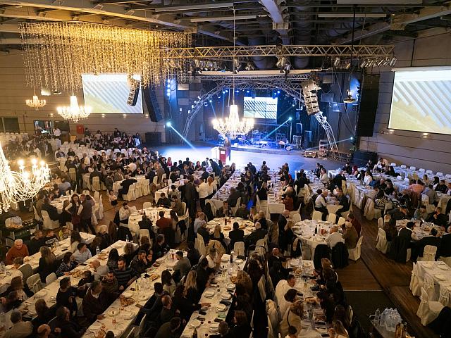 O Όμιλος Καράτζη έκοψε την πρωτοχρονιάτικη πίτα του