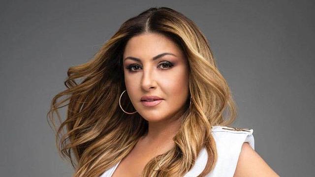 Η Έλενα Παπαρίζου