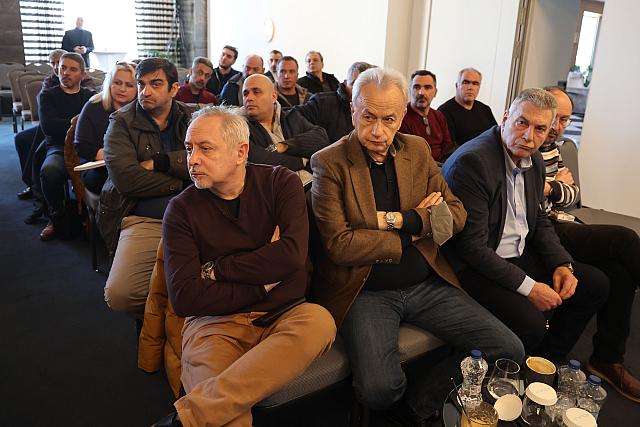 Κατώτατο μισθό στα 826 ευρώ η πρόταση της ΓΣΕΕ προς την κυβέρνηση