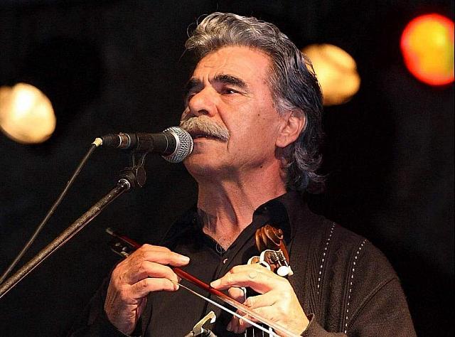 Ο Βασίλης Σκουλάς