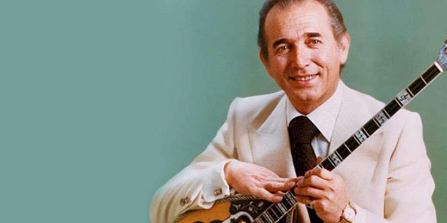 Ο Γιάννης Καραμπεσίνης