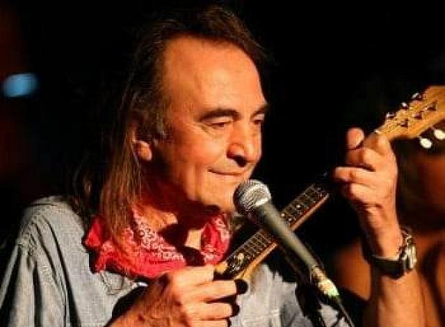 Ο Νίκος Παπάζογλου