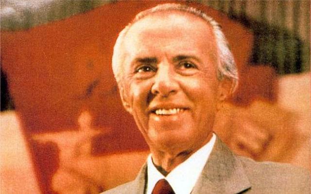 Ο Ενβέρ Χότζα