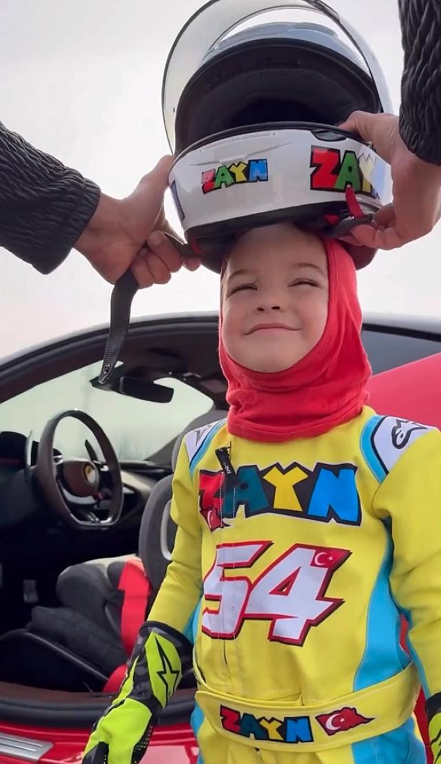 ferrari τρίχρονος