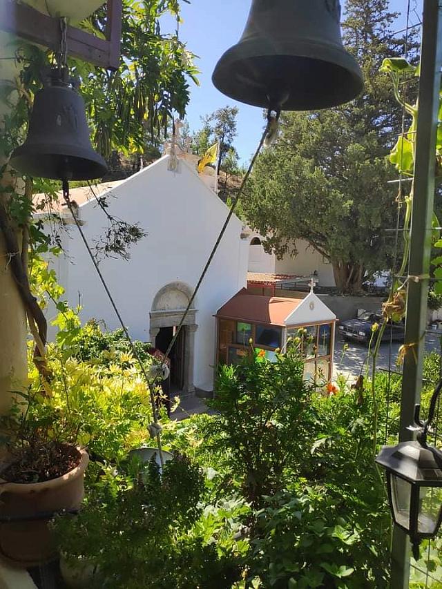 εξακουστη μάλλες