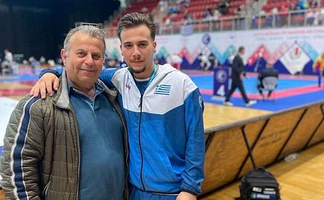 Ο Ανδρεας Τζανίδης με τον πατέρα του Ηλία, προπονητη στον Α.Σ ΤΑΛΩΣ