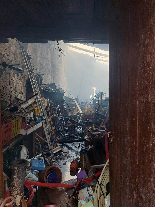 Η πυρκαγιά στην αποθήκη κινητοποίησε την Πυροσβεστική