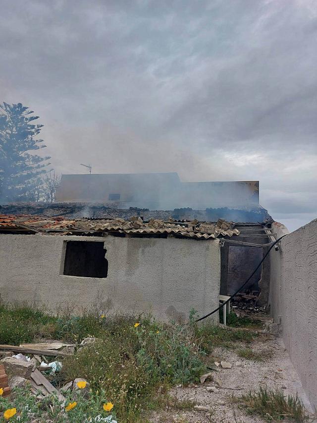 Η πυρκαγιά στην αποθήκη κινητοποίησε την Πυροσβεστική