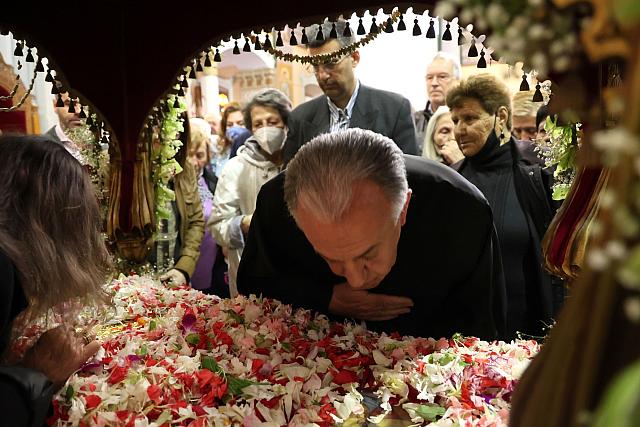 Πιστοί συρρέουν στον Αγιο Μηνά