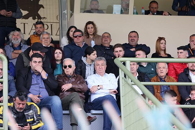 ΛΑΜΠΡΙΝΟΣ ΑΡΝΑΟΥΤΑΚΗΣ ΓΙΟΥΧΤΑΣ