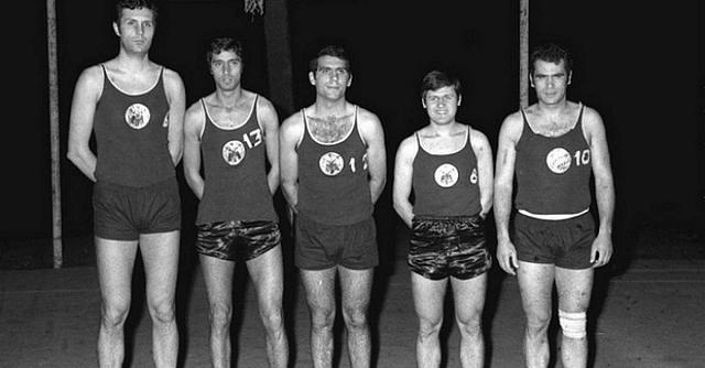 Η ομάδα μπάσκετ της ΑΕΚ που σαν σήμερα το 1968 κατέκτησε το κύπελλο κυπελλούχων Ευρώπης