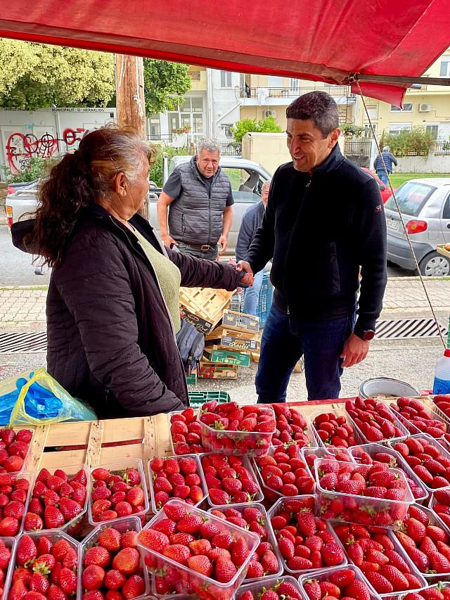 Ο Λευτέρης Αυγενάκης στη λαϊκή στις Πατέλες